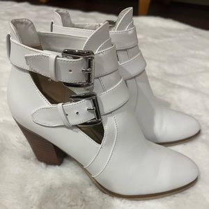 Michael kors white boots with buckles and straps. EUC. Size 6